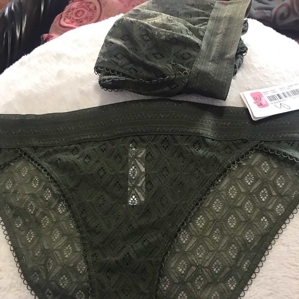 Lingerie Set - Picture 10 of 10